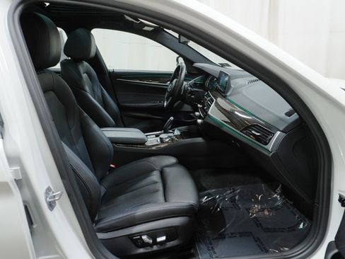 Used 2017 BMW 530i xDrive image 11
