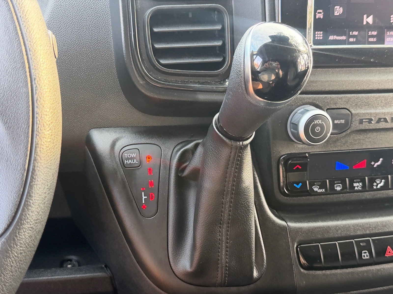 Used 2025 RAM ProMaster 2500 w/ U-Haul Equipment Group FWD image 26