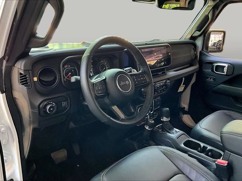 Used 2025 Jeep Wrangler Unlimited Rubicon 392 AWD/4WD image 17