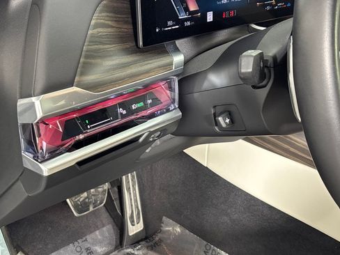 Used 2024 BMW 760i xDrive w/ Premium Package 2 image 11