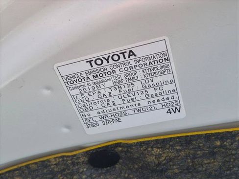 Certified 2019 Toyota C-HR Limited FWD image 23