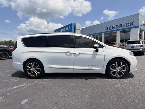 Used 2026 Chrysler Pacifica Pinnacle FWD image 23