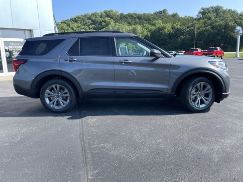 New 2026 Ford Explorer Active w/ Active Comfort Package AWD/4WD image 2