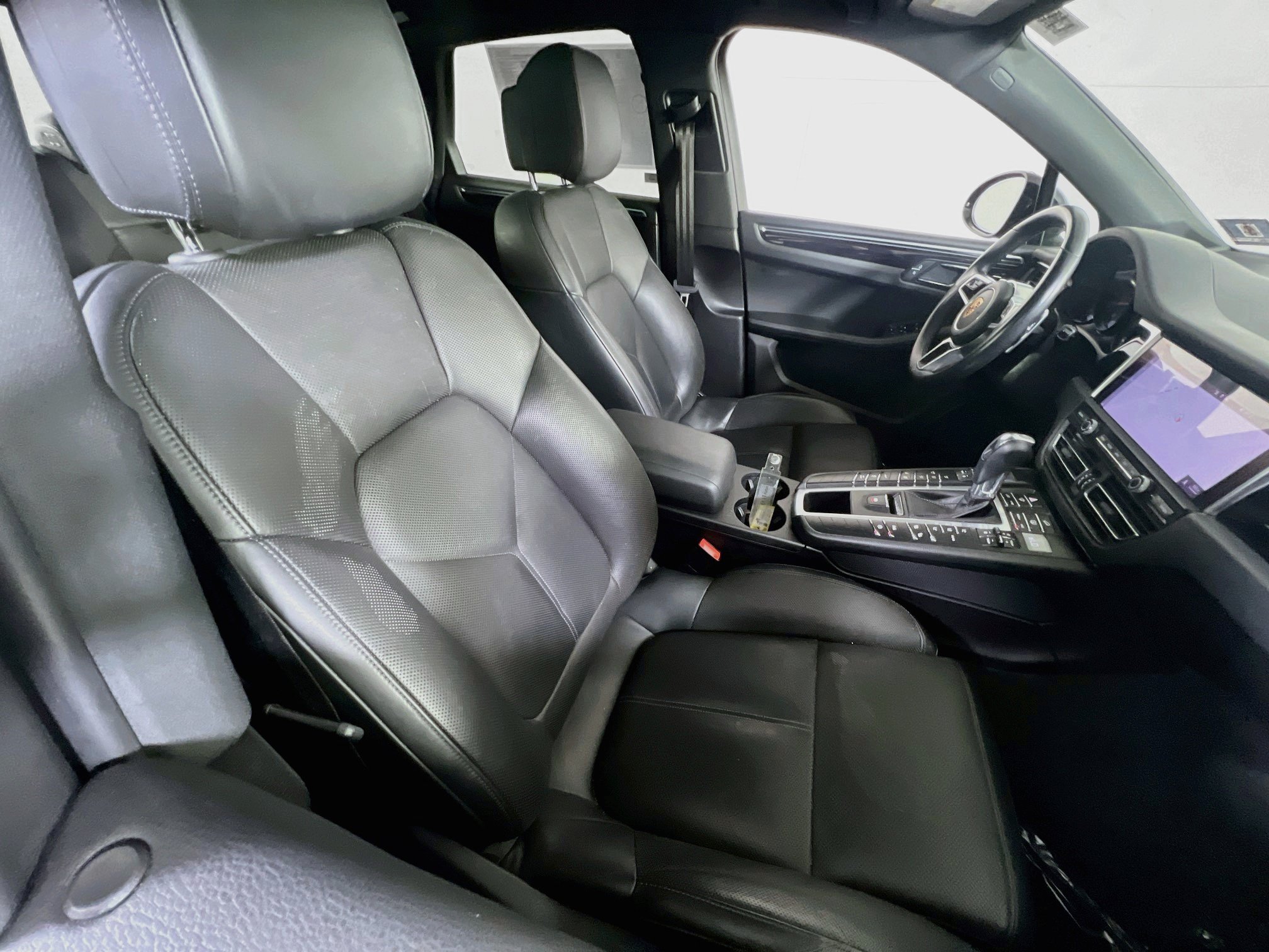 Used 2020 Porsche Macan AWD/4WD image 28