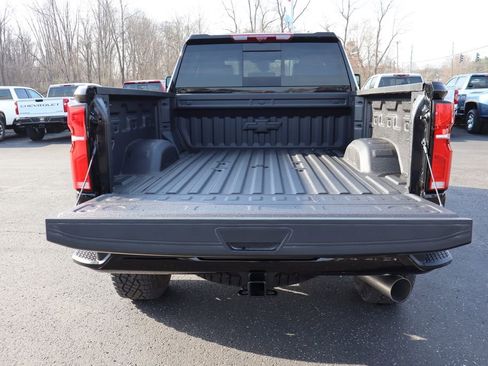 Used 2025 Chevrolet Silverado 2500 ZR2 w/ Technology Package AWD/4WD image 33