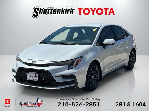 Used 2026 Toyota Corolla SE AWD/4WD image 1