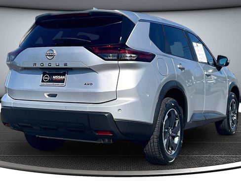 Used 2025 Nissan Rogue SV AWD/4WD image 6