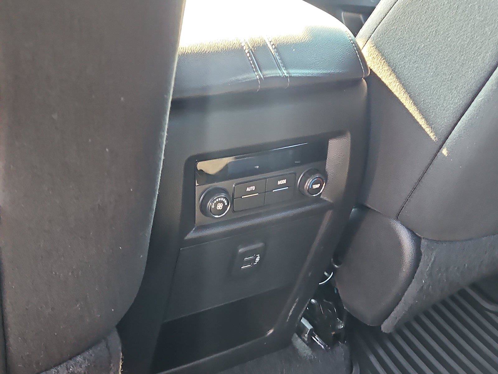 Used 2023 Chevrolet Traverse LT FWD image 12