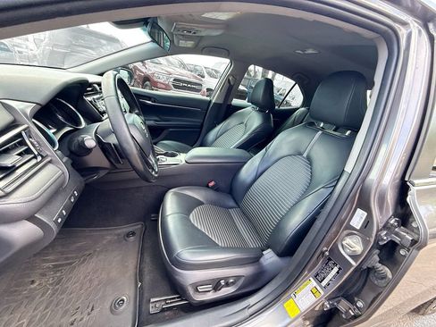 Used 2020 Toyota Camry SE FWD image 23