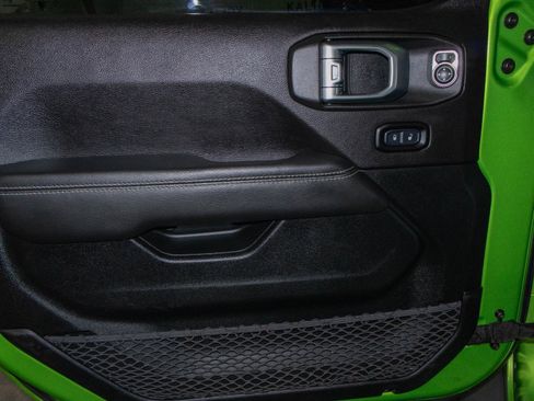 Used 2020 Jeep Wrangler Unlimited Sahara w/ Uconnect 4C Nav & Sound Group AWD/4WD image 11