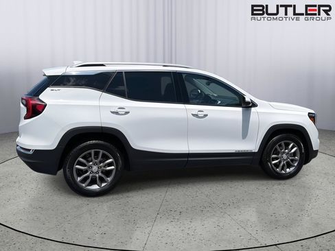 Certified 2024 GMC Terrain SLT FWD image 7
