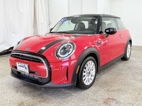 Used 2023 MINI Cooper 2-Door Hardtop image 3