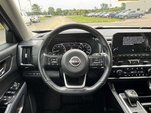 Used 2023 Nissan Pathfinder SL AWD/4WD image 22