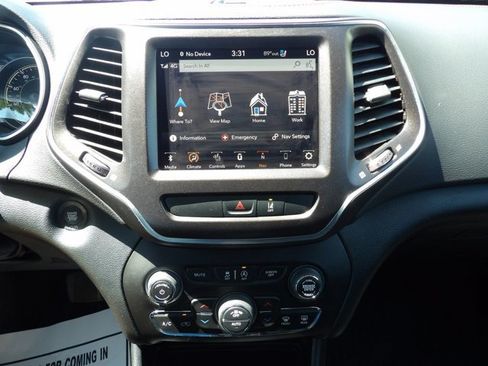 Used 2022 Jeep Cherokee Trailhawk w/ Sun, Sound & Nav Group AWD/4WD image 21