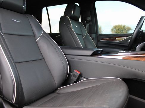 Used 2023 Cadillac Escalade Premium Luxury w/ Performance Package image 21