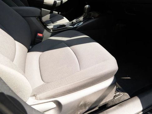 Used 2021 Toyota Corolla LE FWD image 13