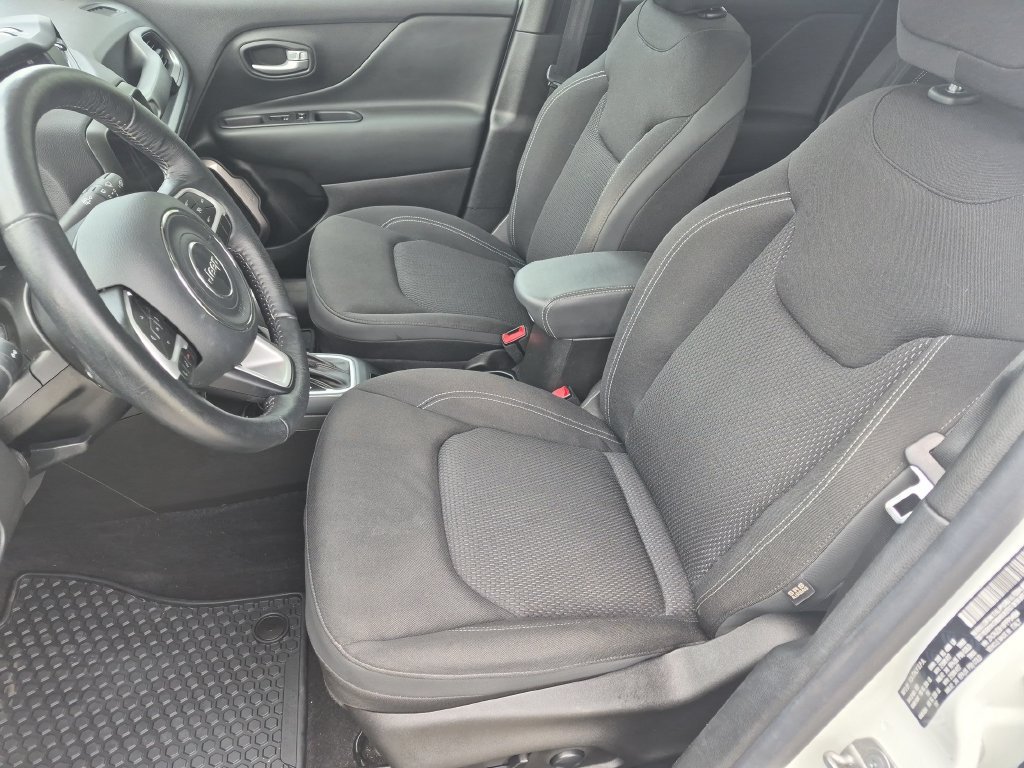 Used 2023 Jeep Renegade Latitude w/ Premium Group AWD/4WD image 16