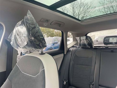 New 2026 Volkswagen Taos SE image 33