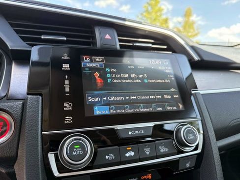 Used 2017 Honda Civic Touring image 23