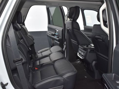 New 2026 Ford Expedition Platinum image 14