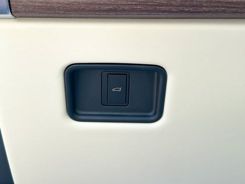 Used 2025 Land Rover Range Rover SE AWD/4WD image 32