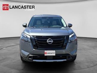 Used 2025 Nissan Pathfinder SL w/ Black Appearance Package FWD video 2