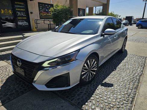 Used 2023 Nissan Altima 2.5 SV FWD image 1