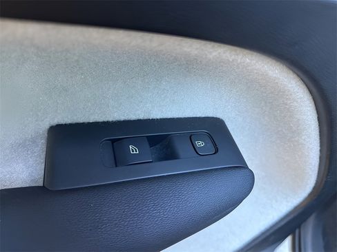 Used 2020 Volvo XC40 T4 Inscription image 51