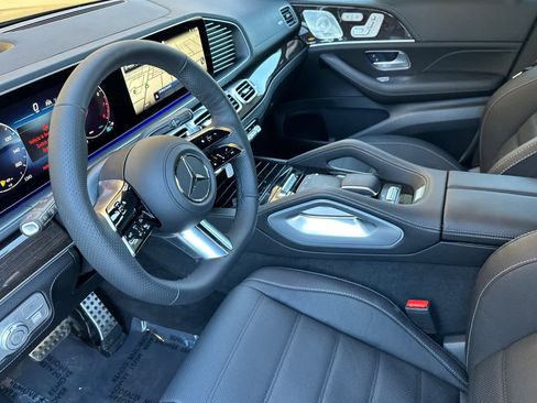 New 2026 Mercedes-Benz GLS 580 4MATIC image 9