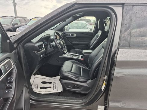 Used 2020 Ford Explorer XLT w/ Equipment Group 202A AWD/4WD image 16