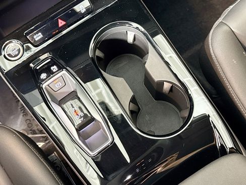 Used 2025 Audi Q6 e-tron Premium w/ Convenience Package image 15