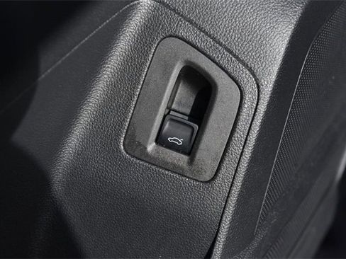 Certified 2023 Volkswagen Atlas Cross Sport SE w/ Black Wheel Package image 9