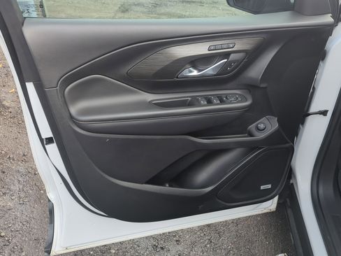 Used 2022 GMC Terrain SLT w/ Infotainment Package II image 16