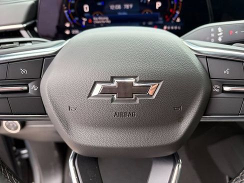 Used 2025 Chevrolet Suburban Z71 AWD/4WD image 7
