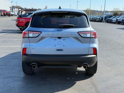 Used 2022 Ford Escape SE w/ SE Sport Appearance Package image 4