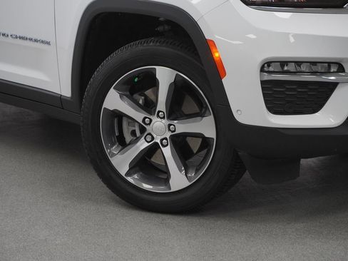 Used 2022 Jeep Grand Cherokee Limited 4xe w/ Luxury Tech Group II AWD/4WD image 5