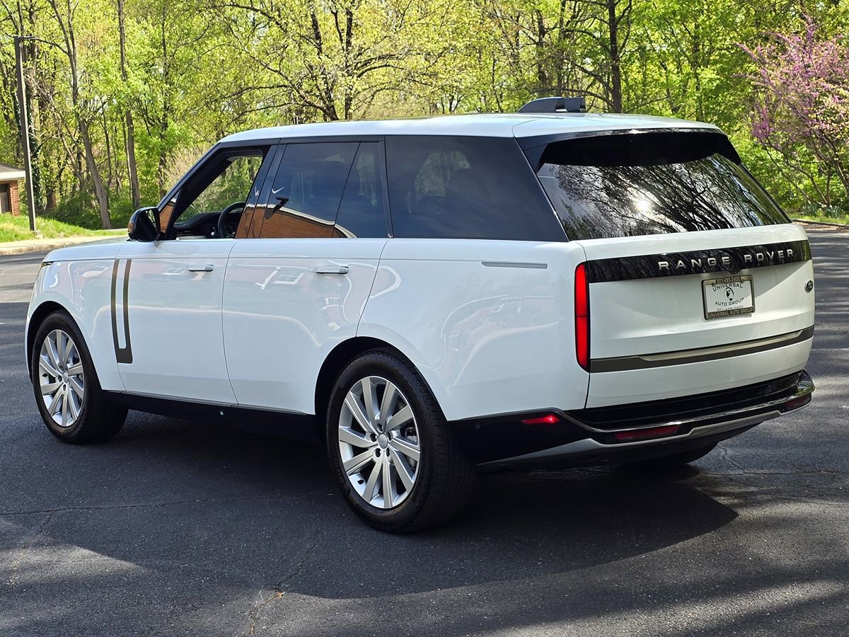 Used 2023 Land Rover Range Rover SE AWD/4WD image 4