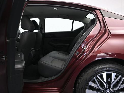 Certified 2024 Nissan Altima 2.5 SV FWD image 21