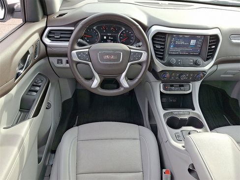 Used 2023 GMC Acadia SLT w/ Preferred Package image 12