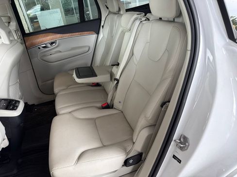 Used 2021 Volvo XC90 T6 Momentum AWD/4WD image 15