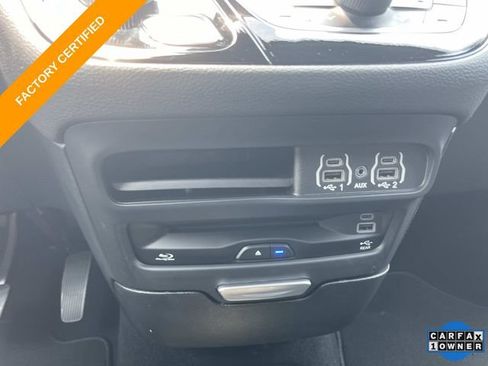 Used 2025 Chrysler Pacifica Select w/ Uconnect Theater Family Group FWD image 34