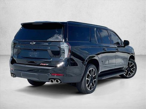 Used 2025 Chevrolet Suburban RST w/ Comfort Package RWD image 2