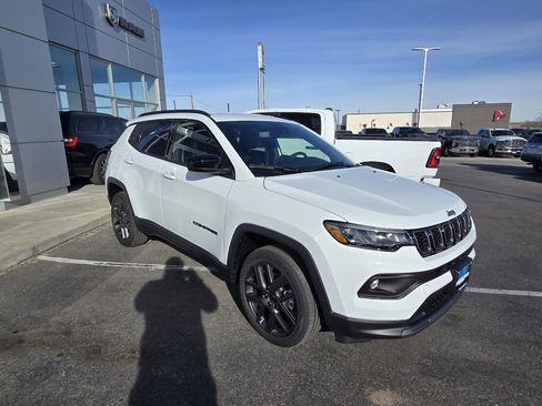 New 2026 Jeep Compass Latitude image 3