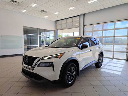 Used 2023 Nissan Rogue S AWD/4WD image 8
