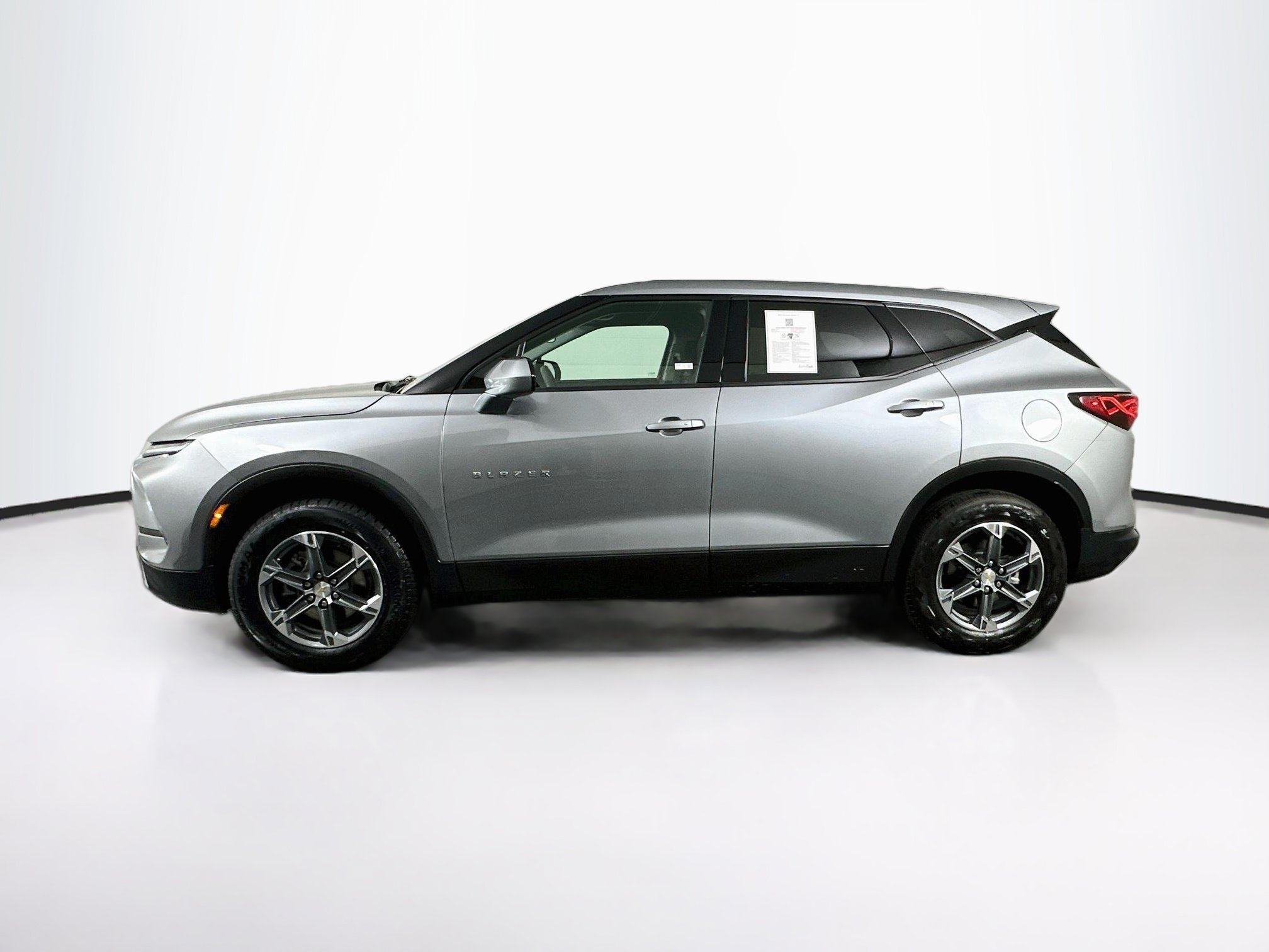 Used 2025 Chevrolet Blazer LT FWD image 4