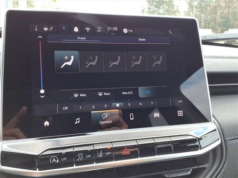 New 2026 Jeep Compass Latitude image 26