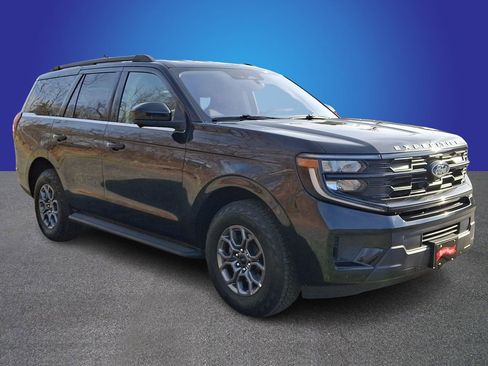 Used 2025 Ford Expedition Active AWD/4WD image 3