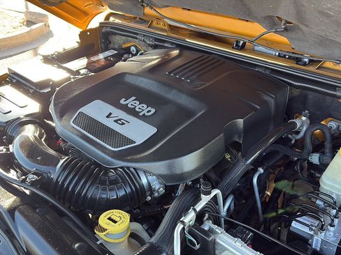 Used 2014 Jeep Wrangler Altitude image 11