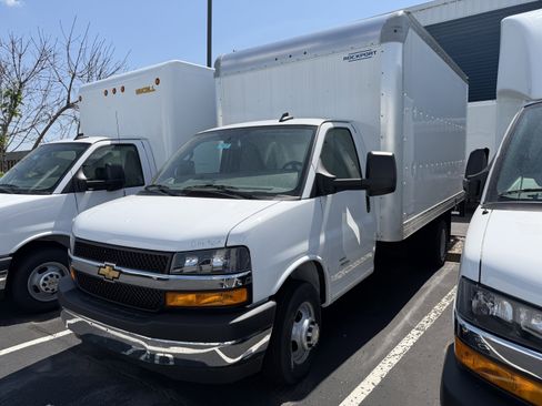 New 2025 Chevrolet Express 4500 w/ Power Convenience Package RWD image 20