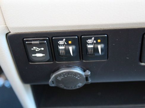 Used 2015 Toyota Sienna XLE w/ XLE Navigation Package FWD image 24
